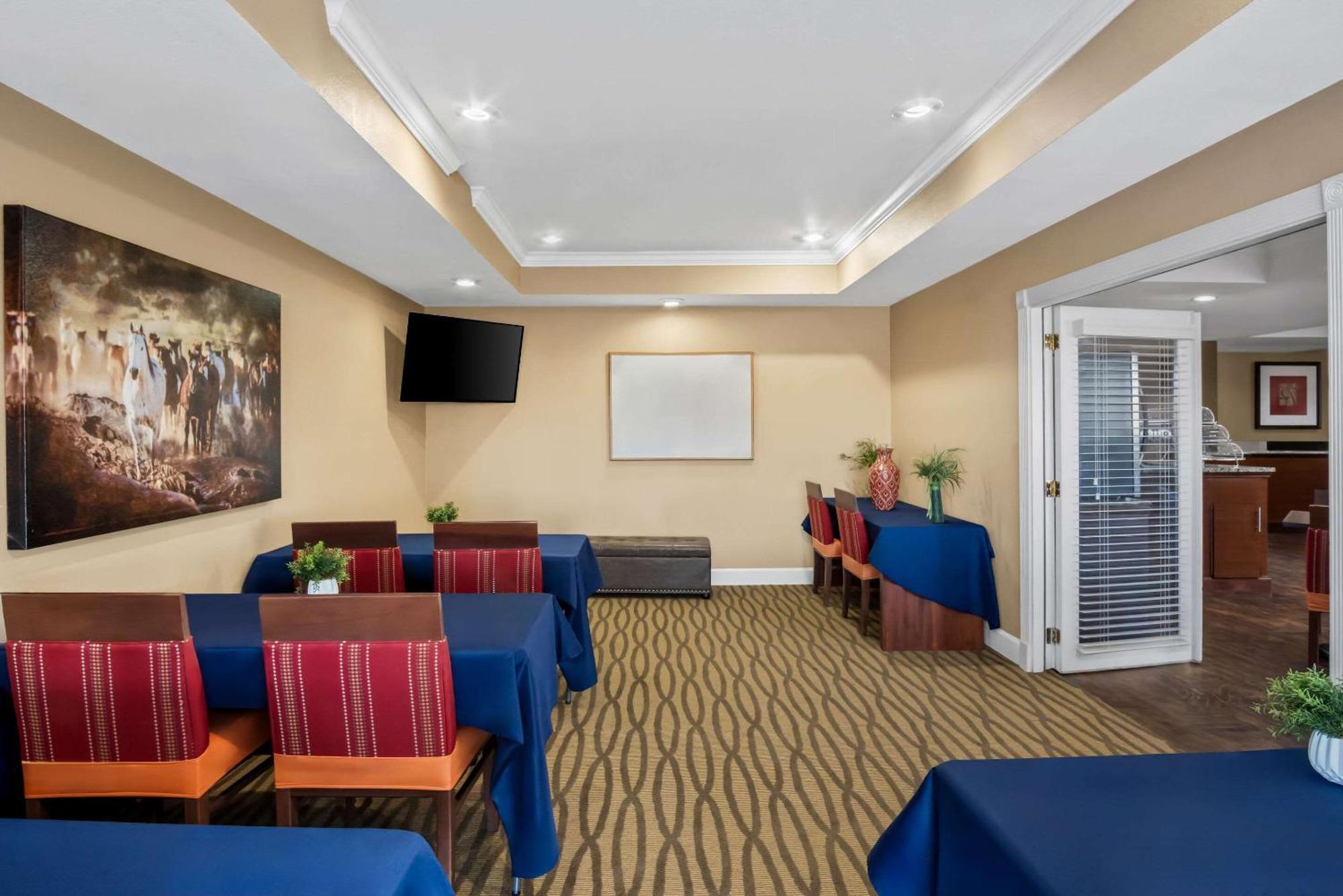 Quality Suites Irving-Las Colinas 외부 사진