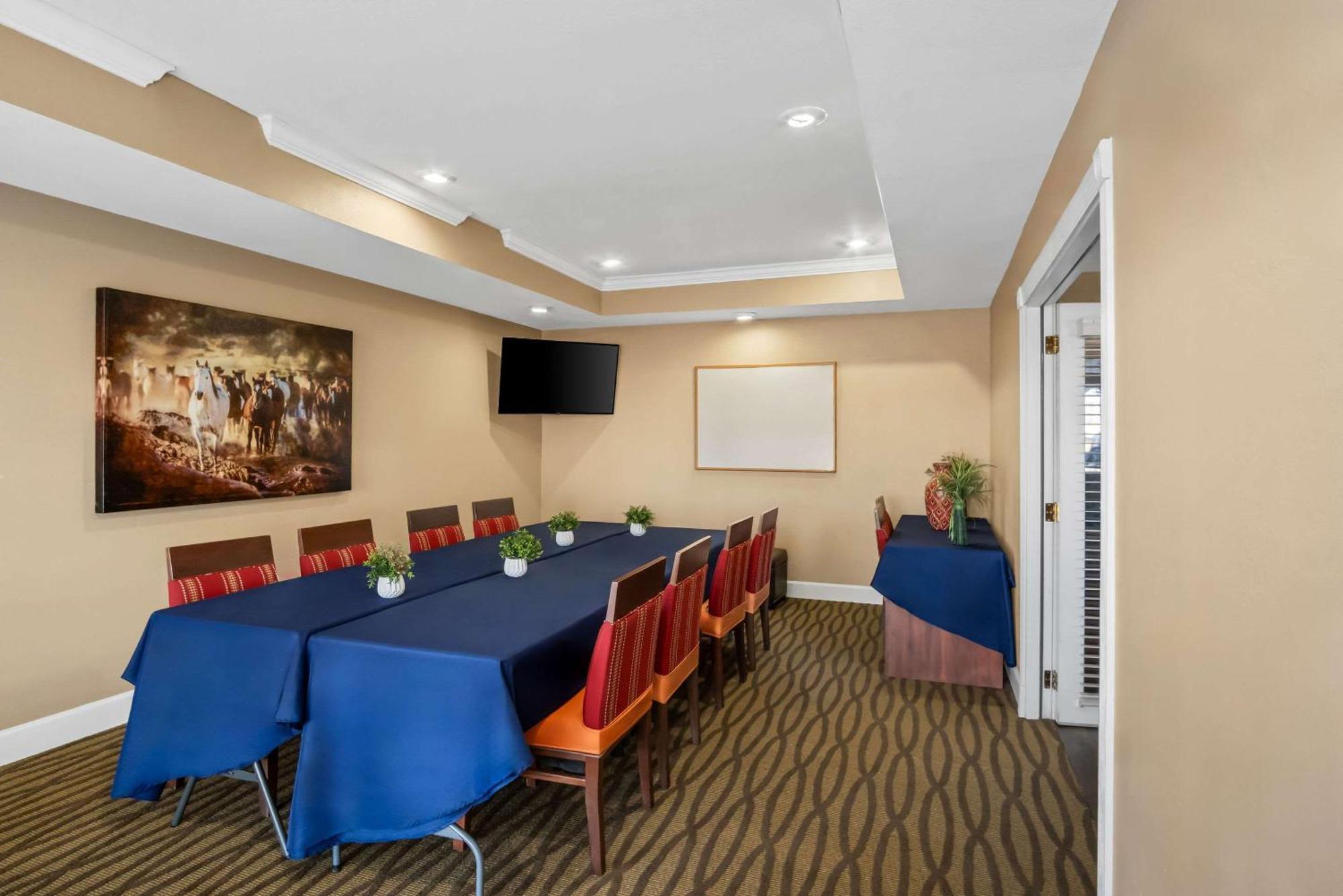 Quality Suites Irving-Las Colinas 외부 사진