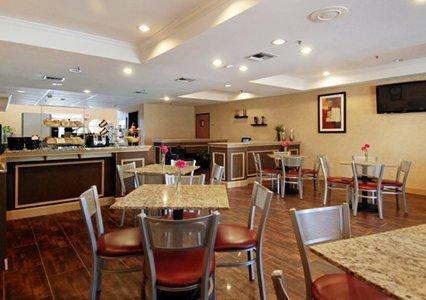 Quality Suites Irving-Las Colinas 외부 사진