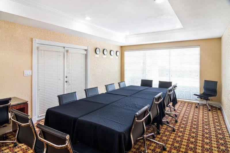 Quality Suites Irving-Las Colinas 외부 사진
